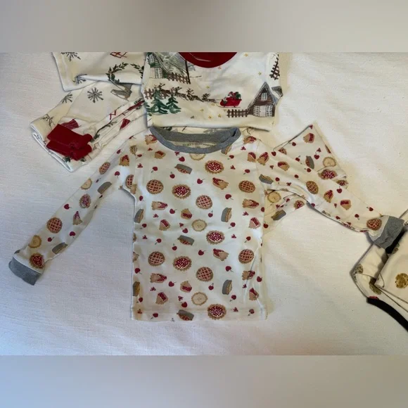 Burt’s Bees Baby | Bundle of 2-piece Holiday Pajama Sets | 18 months - Picture 2 of 16